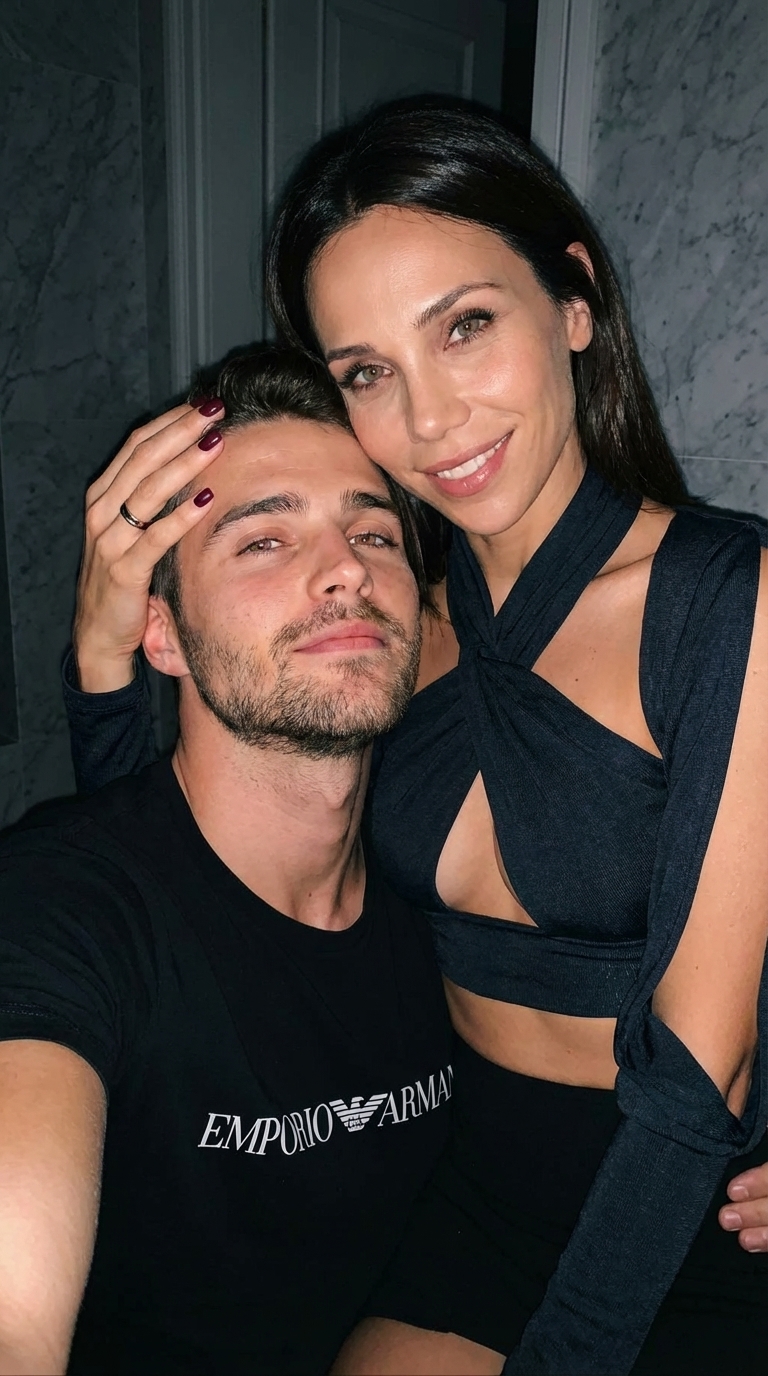 Селфи пары ночью