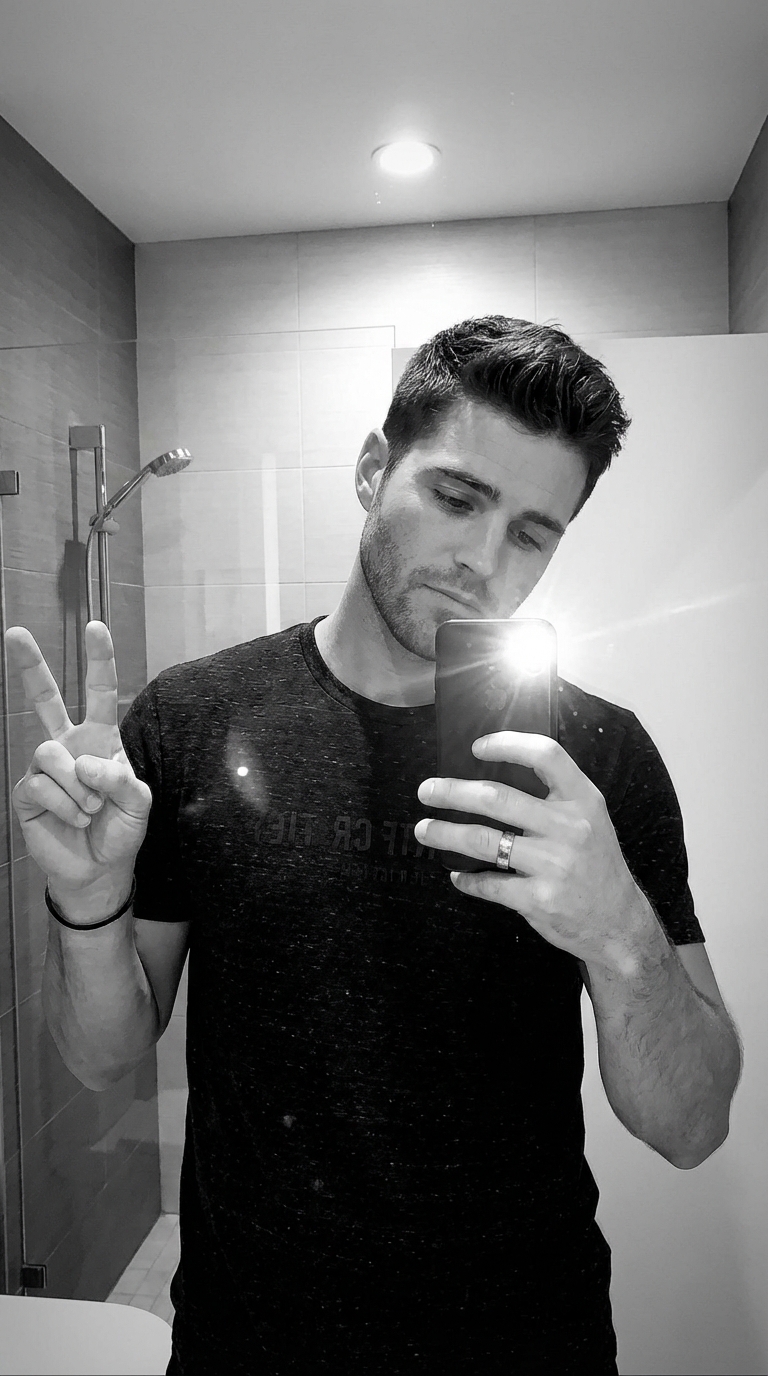 Зеркальное селфи ванная ч/б