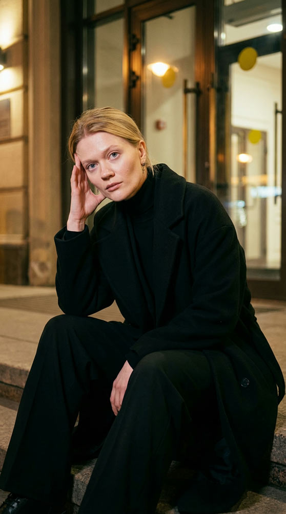 На ступенях